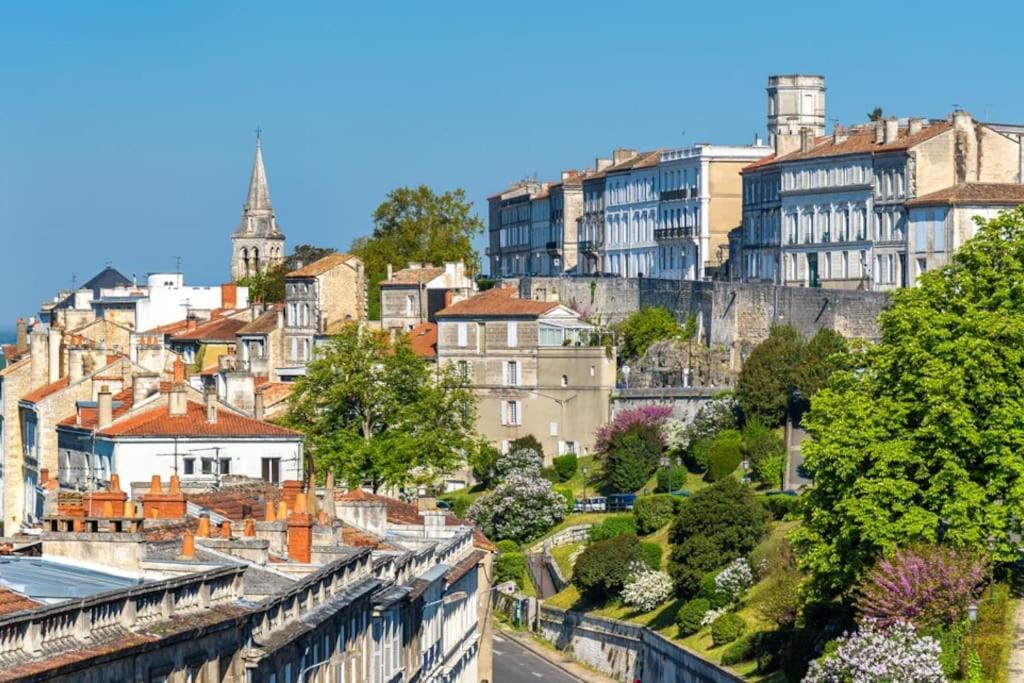 Belle Maison De Ville l'Isle-d'Espagnac 外观 照片